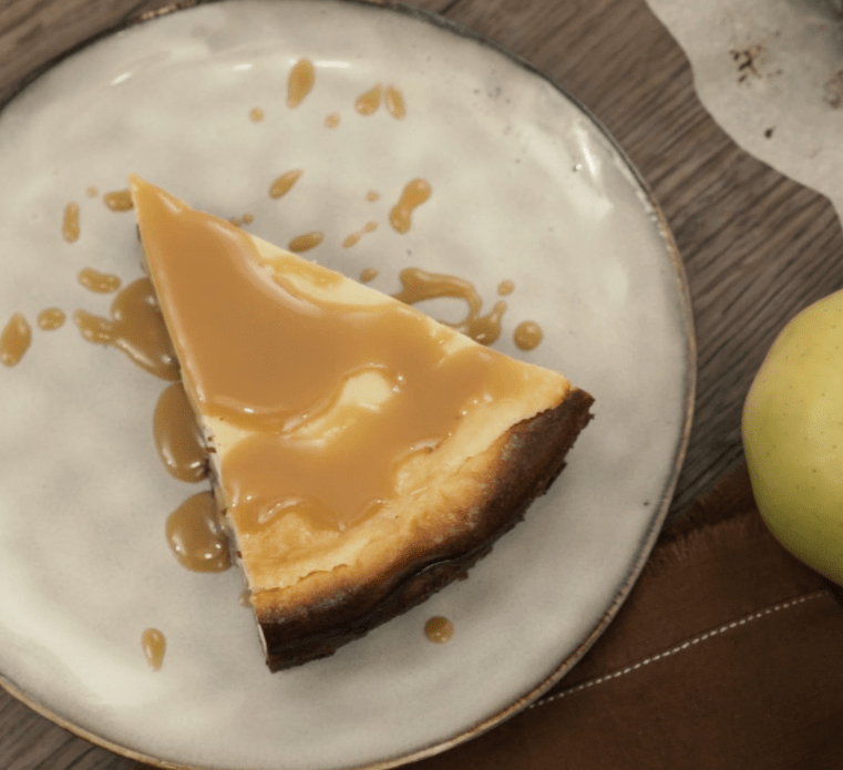 Cheesecake spéculoos, pommes à la cannelle et vanille