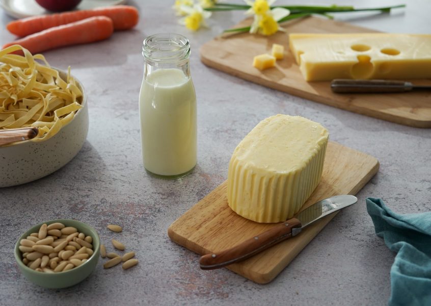 beurre, lait, fromage et tagliatelles